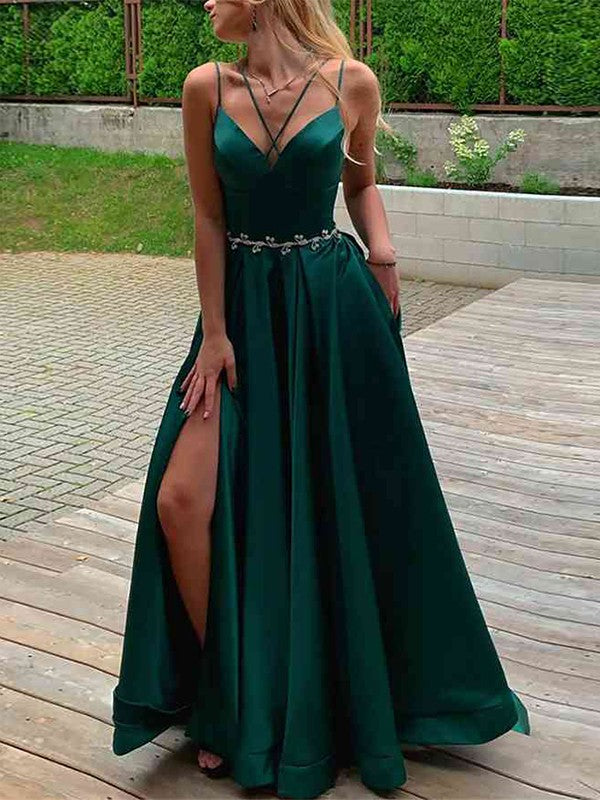 Vestidos de satén tejido con tirantes finos, sin mangas y con cola larga